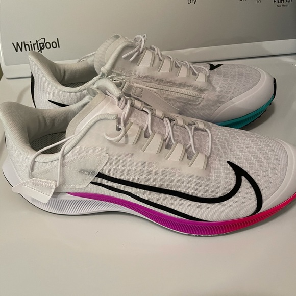 Nike Shoes - Nike Air Zoom Pegasus 37 Flyease